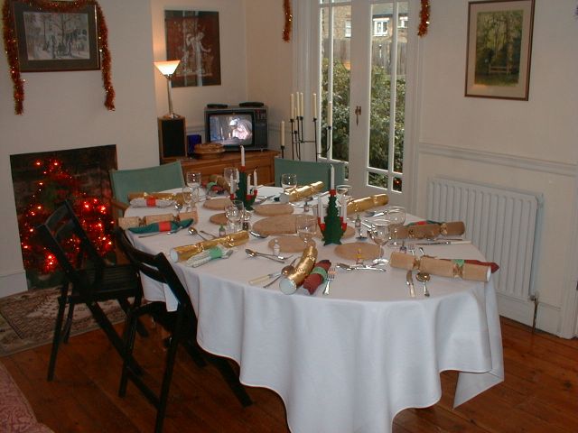 Dinner table set fro Christmas Lunch.jpg (193027 bytes)